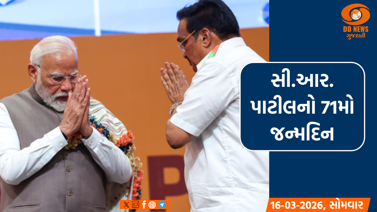 નવસારી બેઠકના ભાજપ ઉમેદવાર સી.આર.પાટીલે નવસારીમાં રોડ શૉ યોજ્યો